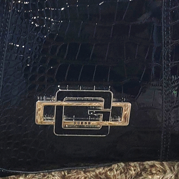 GUESS - Picture 6 of 9